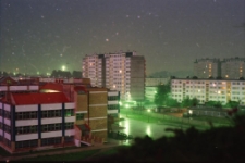 Szkoła nr 11 im. Fryderyka Chopina w Jeleniej G&oacute;rze nocą [Dokument ikonograficzny]