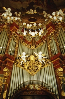 Wnętrze Bazyliki św. Erazma i Pankracego (fot. 2) [Dokument ikonograficzny]