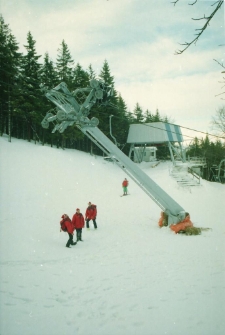 Złamany element wyciągu na Szrenicę (fot. 1) [Dokument ikonograficzny]
