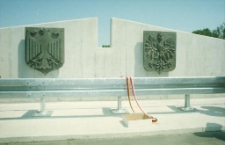 Jędrzychowice : Herby pzy przejściu granicznym [Dokument ikonograficzny]