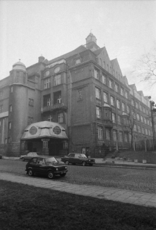 Jelenia G&oacute;ra - budynek LO im S. Żeromskiego (fot. 3) [Dokument ikonograficzny]