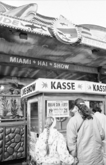 Jelenia G&oacute;ra - Rekinowe Show z Florydy (fot. 2) [Dokument ikonograficzny]