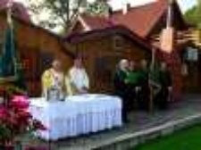 Poświęcenie nowego sztandaru Koła Łowieckiego "Darz Bór" z Jeleniej Góry 3 [Dokument ikonograficzny]