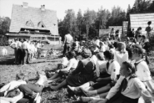 Karpacz - dzieci z NRD, ZSRR i Polski w Ośrodku Wypoczynkowym "Bacówki" (fot. 3) [Dokument ikonograficzny]