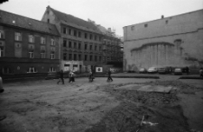 Jelenia Góra - remont budynku na ulicy Krótkiej (fot. 1) [Dokument ikonograficzny]