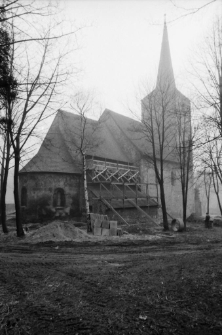 Kości&oacute;ł św. Jana i św. Katarzyny w Świerzawie (fot. 1) [Dokument ikonograficzny]