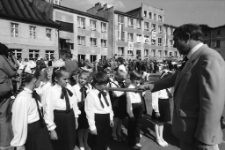 Rozpoczęcie roku szkolnego w Janowicach Wielkich (fot. 3) [Dokument ikonograficzny]