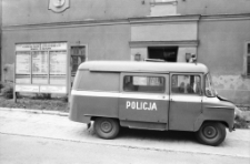 Świerzawa - przystanek autobusowy przy Urzędzie Miasta [Dokument ikonograficzny]