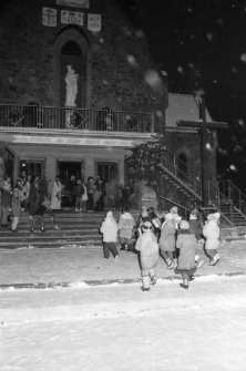 Kości&oacute;ł Rzymskokatolicki Pw. Matki Bożej Częstochowskiej w Dąbrowicy (fot. 1) [Dokument ikonograficzny]