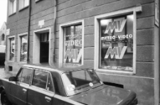 Jelenia G&oacute;ra - wypożyczalnia kaset (fot. 3) [Dokument ikonograficzny]