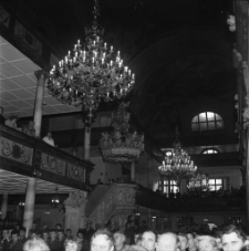 Wnętrze Kości&oacute;ła Podwyższenia Krzyża Świętego (fot. 4) [Dokument ikonograficzny]