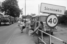 Targowisko w Sieniawce (fot. 1) [Dokument ikonograficzny]