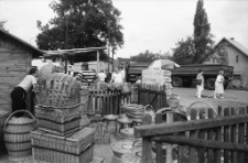 Targowisko w Sieniawce (fot. 2) [Dokument ikonograficzny]