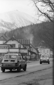 Karpacz - widok na Śnieżkę z ul. 3 Maja [Dokument ikonograficzny]