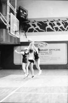 Mecz koszykówki MKS Karkonsze - AZS Gdańsk (fot. 1) [Dokument ikonograficzny]