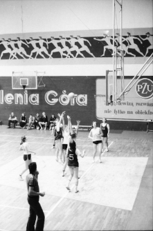 Mecz koszyk&oacute;wki MKS Karkonsze - AZS Gdańsk (fot. 3) [Dokument ikonograficzny]