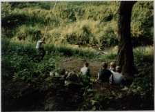 Zabawa nad rzeką [Dokument ikonograficzny]