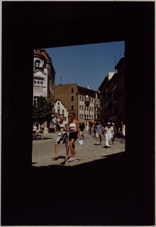 Ulica 1-go Maja - jeleniogórski deptak [2] [Dokument ikonograficzny]