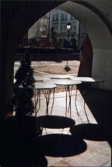 Kiedy słońce wstaje w mieście [Dokument ikonograficzny]