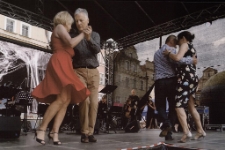 Taniec na Placu Ratuszowym [Dokument ikonograficzny]