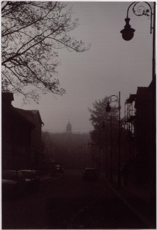 Plac Piastowski - mglisty wschód [Dokument ikonograficzny]