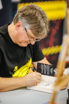 Spotkanie autorskie z Mieczysławem Gorzką (fot. 5) [Dokument ikonograficzny]