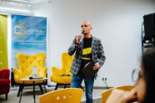 Spotkanie autorskie z Michałem Śmielakiem (fot. 1) [Dokument ikonograficzny]