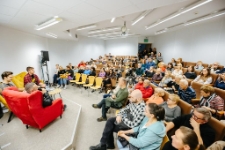 Spotkanie autorskie z Michałem Śmielakiem (fot. 8) [Dokument ikonograficzny]