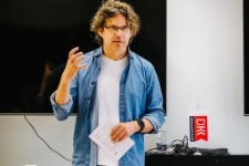 Spotkanie dla młodzieży &ndash; Boguś Janiszewski (fot. 1) [Dokument ikonograficzny]