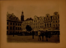 Na Placu Ratuszowym [Dokument ikonograficzny]