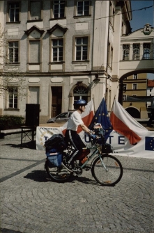 Kolarz Bolesław Osipik wyrusza na trasę UE [Dokument ikonograficzny]