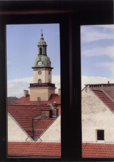 Ratusz w oknie [Dokument ikonograficzny]