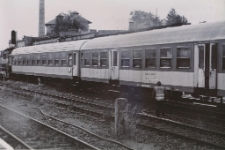 Czekając na pociąg [4] [Dokument ikonograficzny]