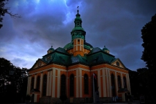 Kości&oacute;ł Garnizonowy przed burzą [Dokument ikonograficzny]