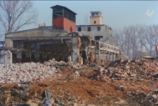 Wyburzanie byłej Papierni na ul. Wiejskiej [Dokument ikonograficzny]