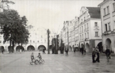 Plac Ratuszowy w Jeleniej G&oacute;rze (fot. 2) [Dokument ikonograficzny]