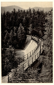 Krummhübel i. Riesengebirge Talsperre m. Blick n. d. Schneekoppe [Dokument ikonograficzny]